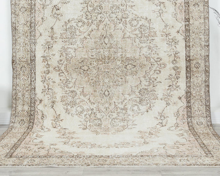 Beige Oushak Rug 6' 4" x 9' 8" | No. VR46036