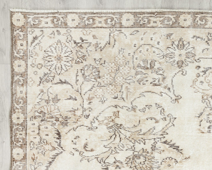 Beige Oushak Rug 6' 8" x 10' 2" | No. VR25473