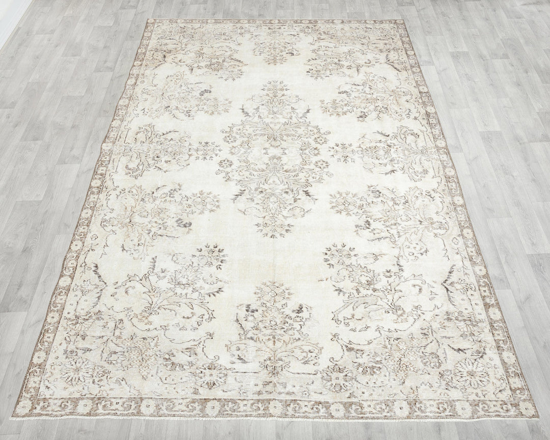 Beige Oushak Rug 6' 8" x 10' 2" | No. VR25473