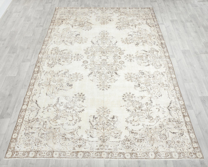 Beige Oushak Rug 6' 8" x 10' 2" | No. VR25473