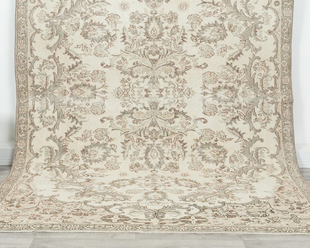 Beige Oushak Rug 6' 2" x 9' 10" | No. VR64938