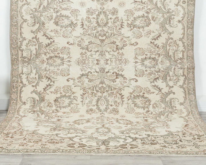 Beige Oushak Rug 6' 2" x 9' 10" | No. VR64938