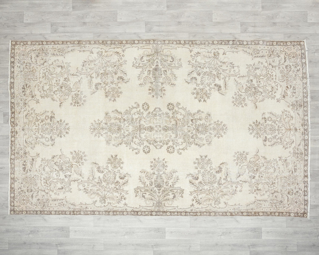 Beige Oushak Rug 6' 4" x 10' 4" | No. VR61962
