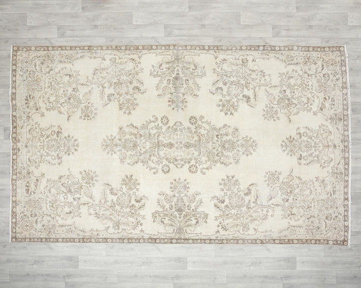 Beige Oushak Rug 6' 4" x 10' 4" | No. VR61962