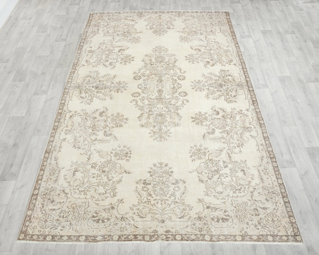 Beige Oushak Rug 6' 4" x 10' 4" | No. VR61962
