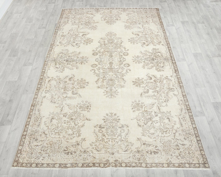 Beige Oushak Rug 6' 4" x 10' 4" | No. VR61962