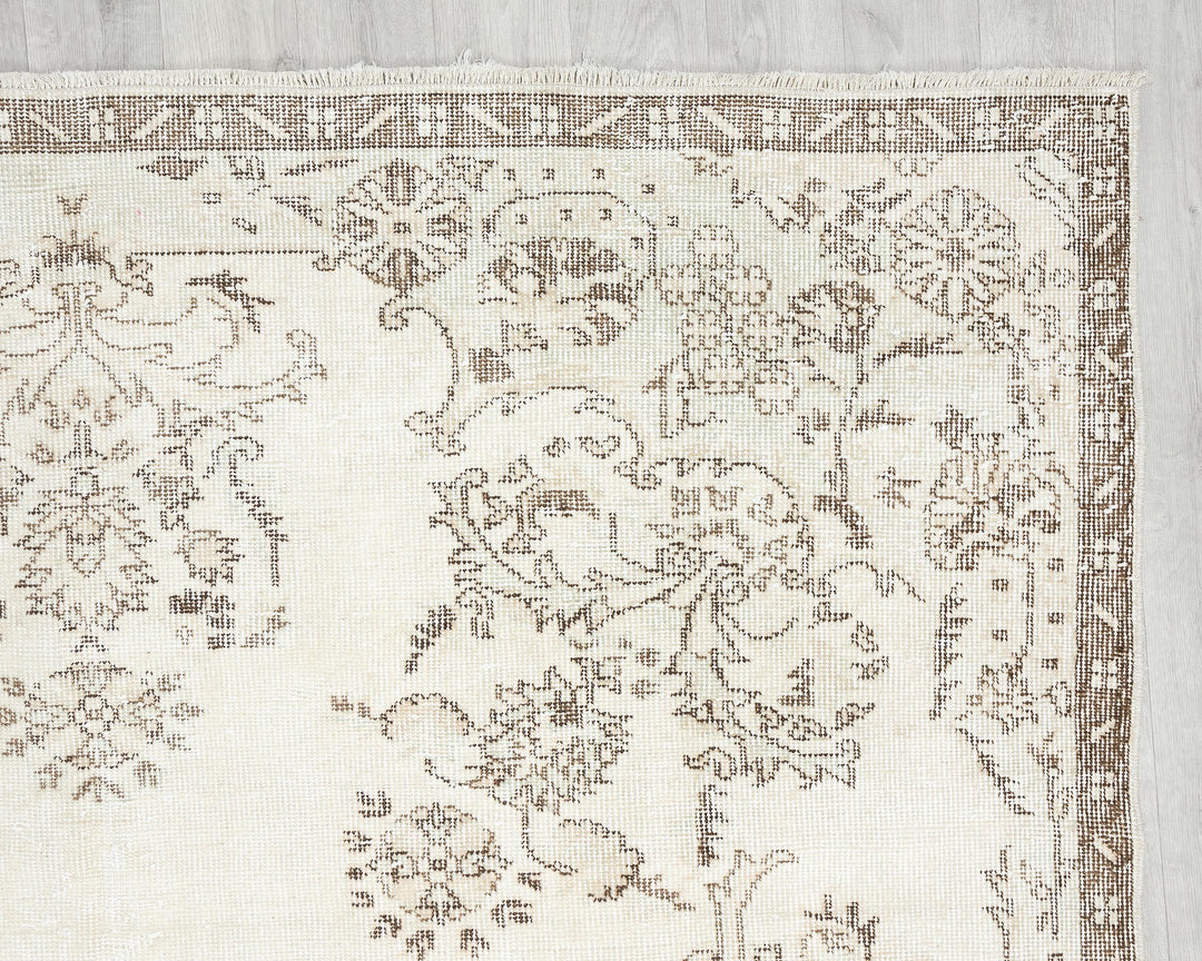 Beige Oushak Rug 6' 2" x 9' 1" | No. VR51222