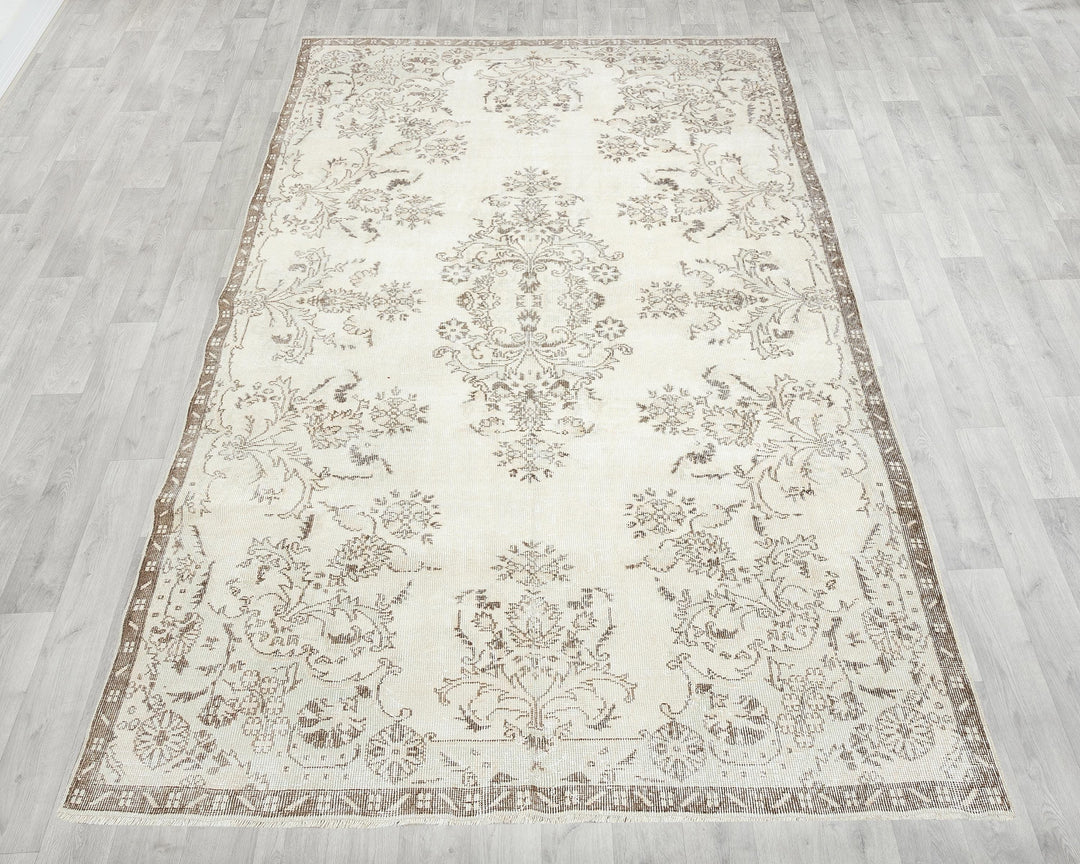 Beige Oushak Rug 6' 2" x 9' 1" | No. VR51222