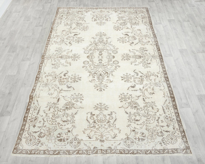 Beige Oushak Rug 6' 2" x 9' 1" | No. VR51222