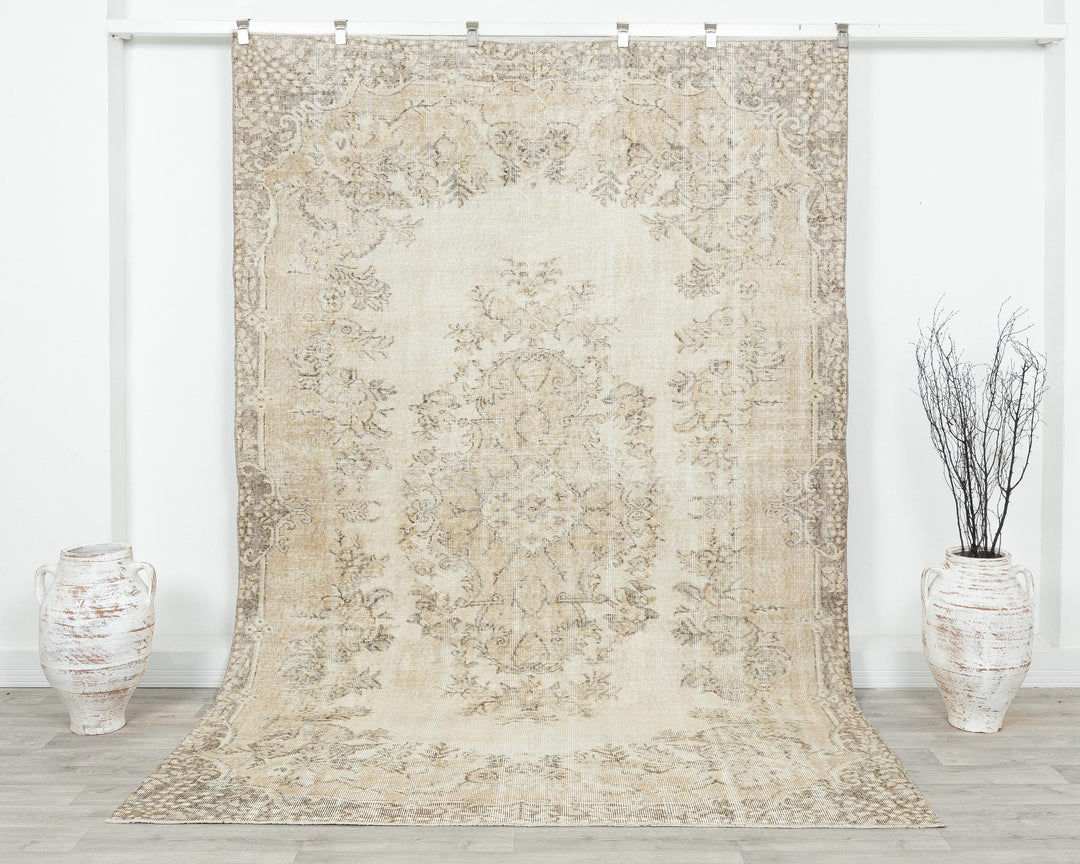 Beige Oushak Rug 6' 6" x 9' 5" | No. VR27883