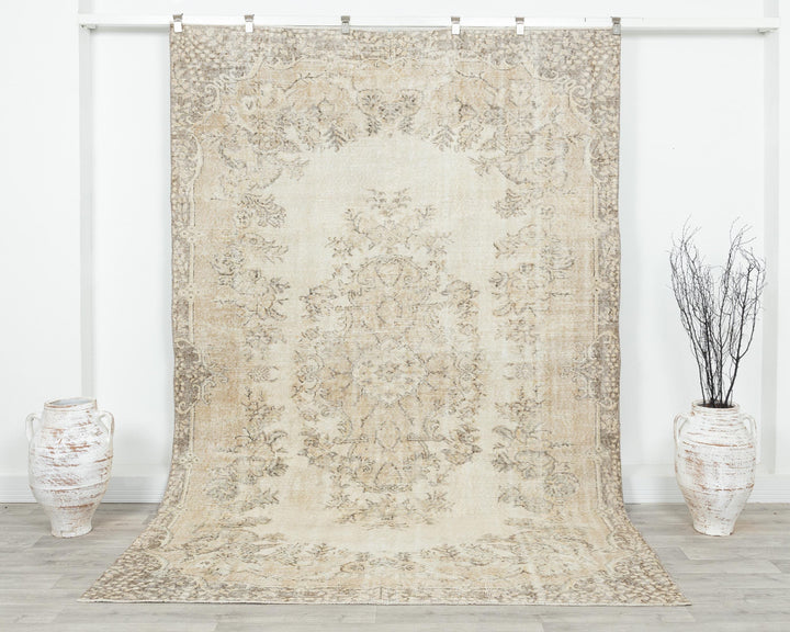 Beige Oushak Rug 6' 6" x 9' 5" | No. VR27883