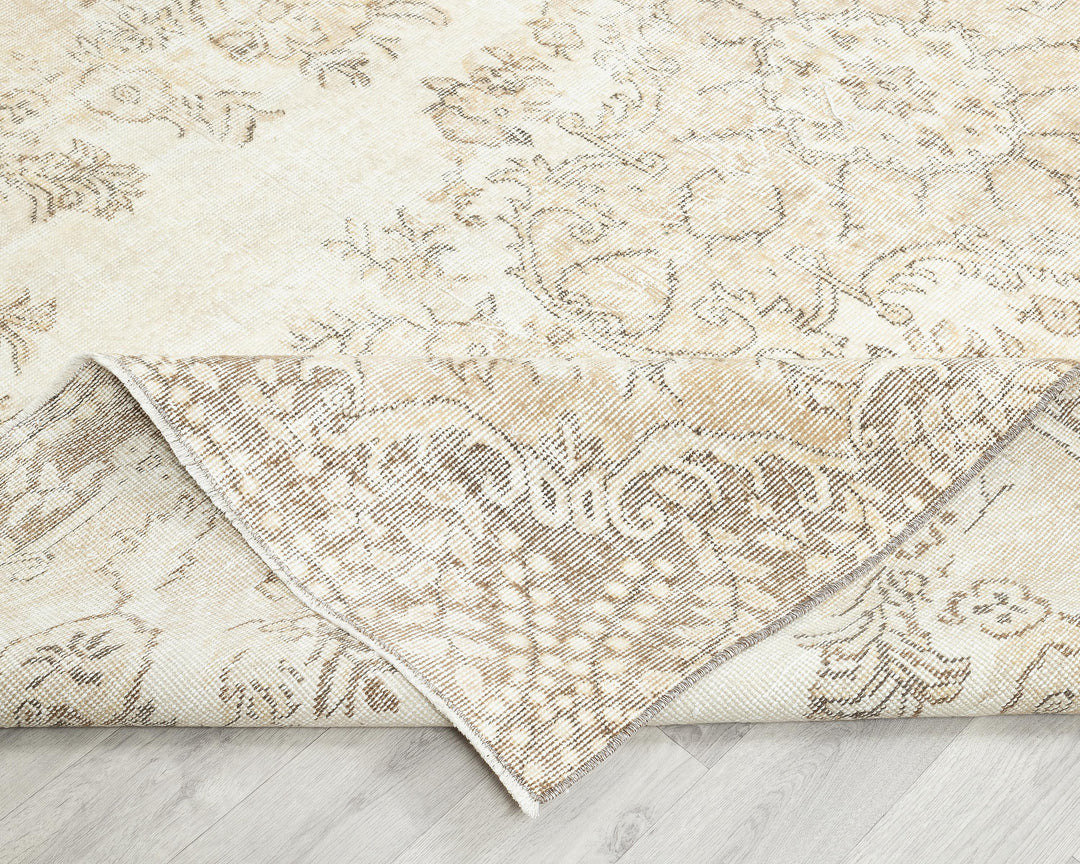 Beige Oushak Rug 6' 6" x 9' 5" | No. VR27883