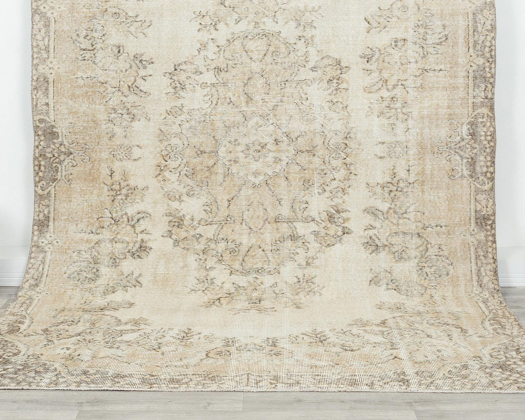 Beige Oushak Rug 6' 6" x 9' 5" | No. VR27883