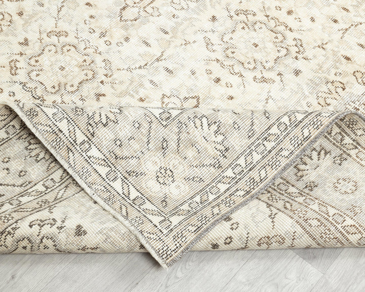 Beige Oushak Rug 6' 7" x 10' | No. VR38222