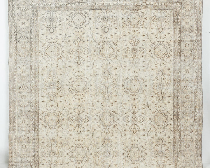 Beige Oushak Rug 6' 7" x 10' | No. VR38222