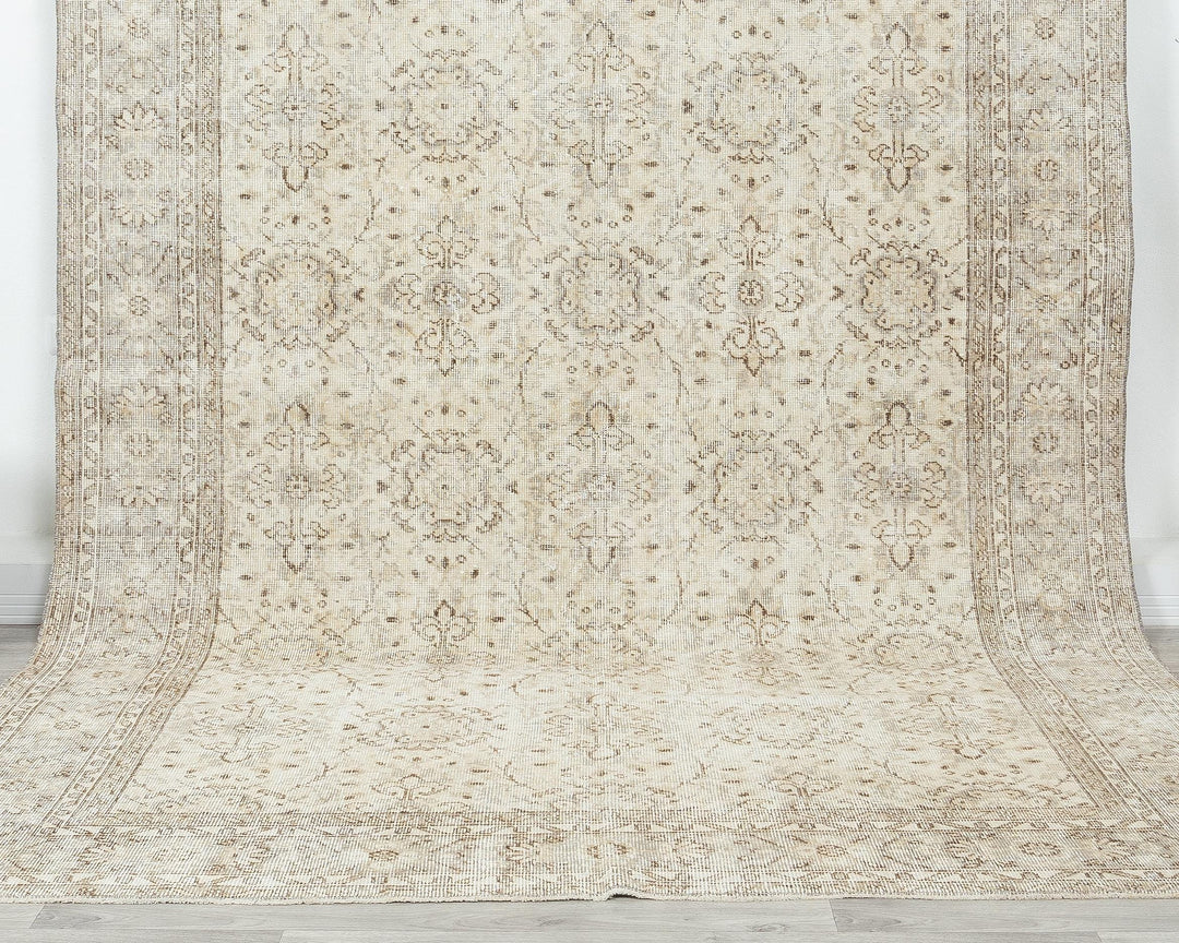 Beige Oushak Rug 6' 7" x 10' | No. VR38222