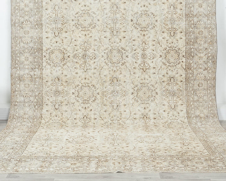 Beige Oushak Rug 6' 7" x 10' | No. VR38222