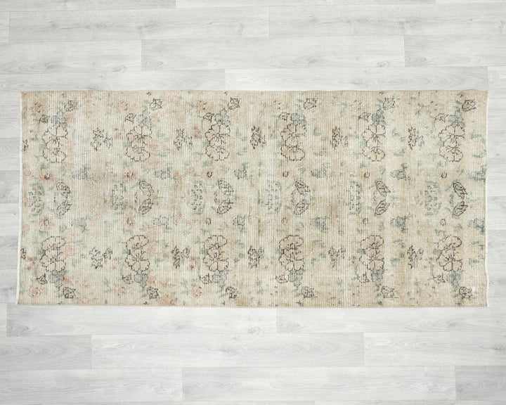 Beige Oushak Rug 5' 8" x 2' 8" | No. VR82665