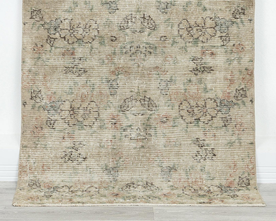 Beige Oushak Rug 5' 8" x 2' 8" | No. VR82665