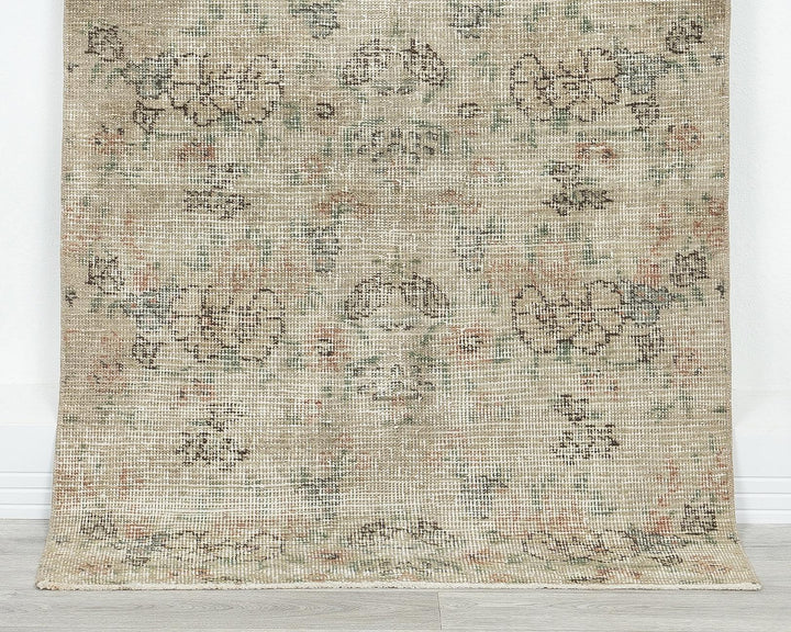 Beige Oushak Rug 5' 8" x 2' 8" | No. VR82665