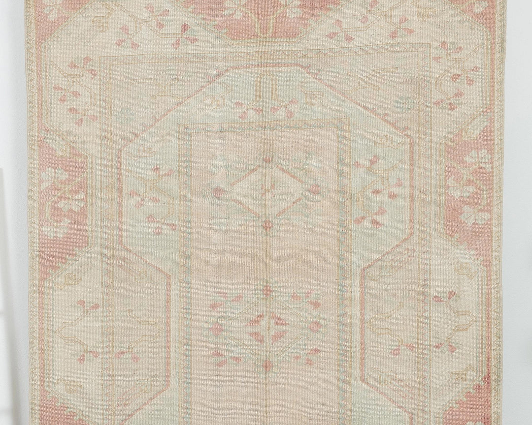 Beige Oushak Rug 7' 3" x 4' 3" | No. VR56282