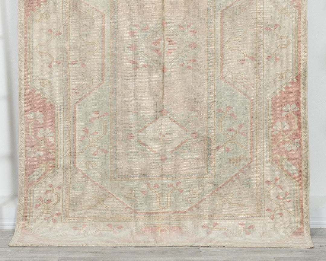 Beige Oushak Rug 7' 3" x 4' 3" | No. VR56282
