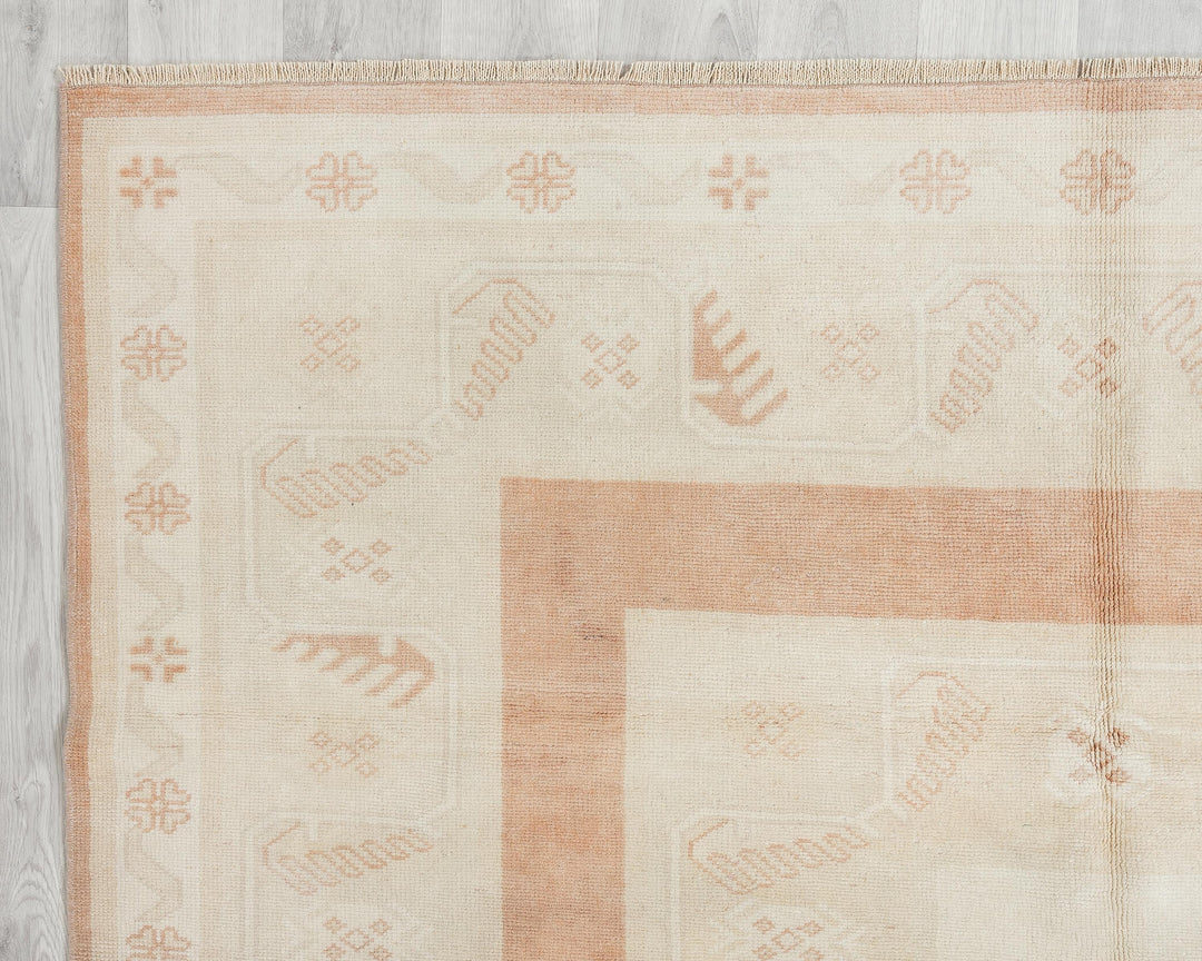 Beige Oushak Rug 5' 4" x 7' 8" | No. VR45208