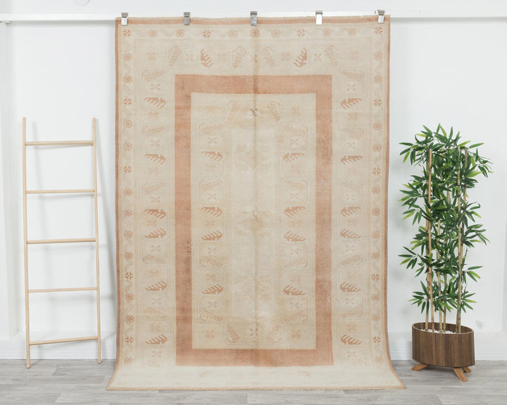 Beige Oushak Rug 5' 4" x 7' 8" | No. VR45208