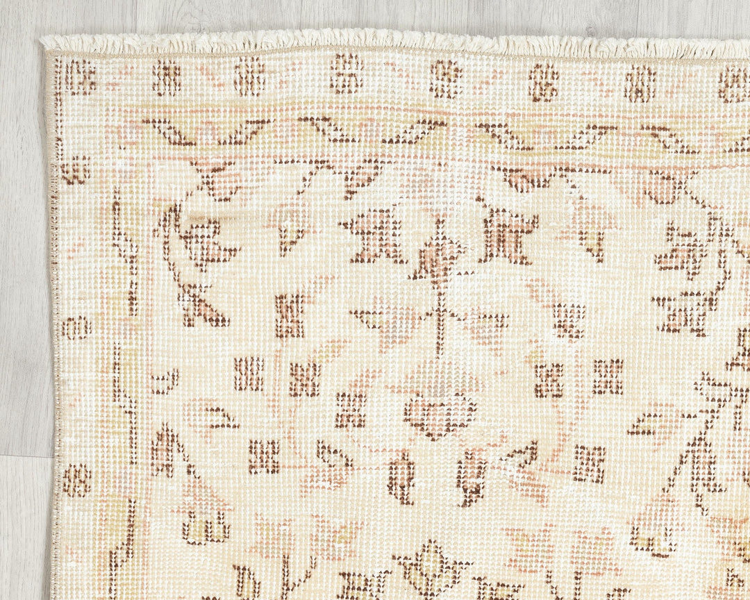 Beige Oushak Rug 7' 8" x 4' 2" | No. VR45880