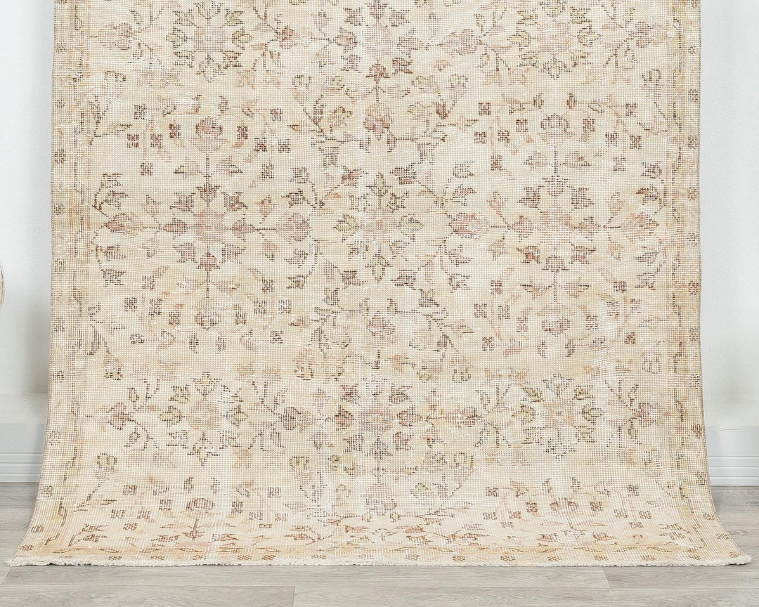 Beige Oushak Rug 7' 8" x 4' 2" | No. VR45880