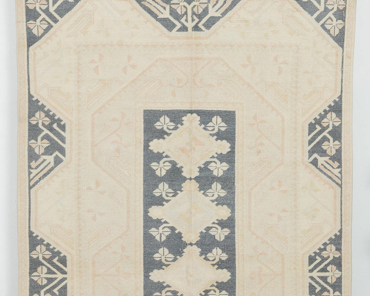 Beige Oushak Rug 8' 2" x 4' 9" | No. VR53308