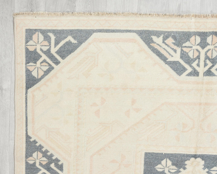 Beige Oushak Rug 8' 2" x 4' 9" | No. VR53308