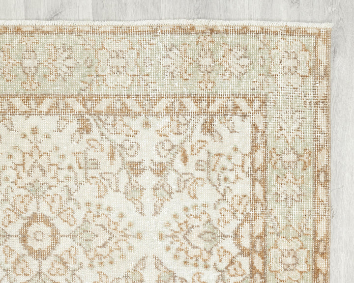 Beige Oushak Rug 4' x 7' 8" | No. VR77504