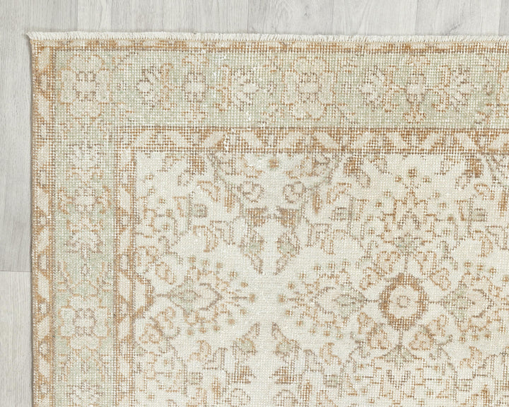 Beige Oushak Rug 4' x 7' 8" | No. VR77504