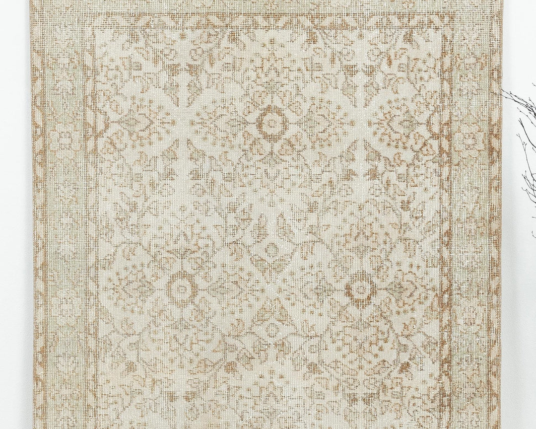 Beige Oushak Rug 4' x 7' 8" | No. VR77504