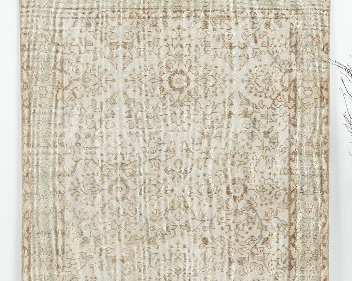Beige Oushak Rug 4' x 7' 8" | No. VR77504