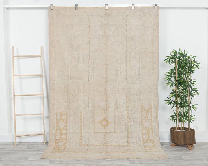 Beige Oushak Rug 5' 5" x 8' | No. VR30911