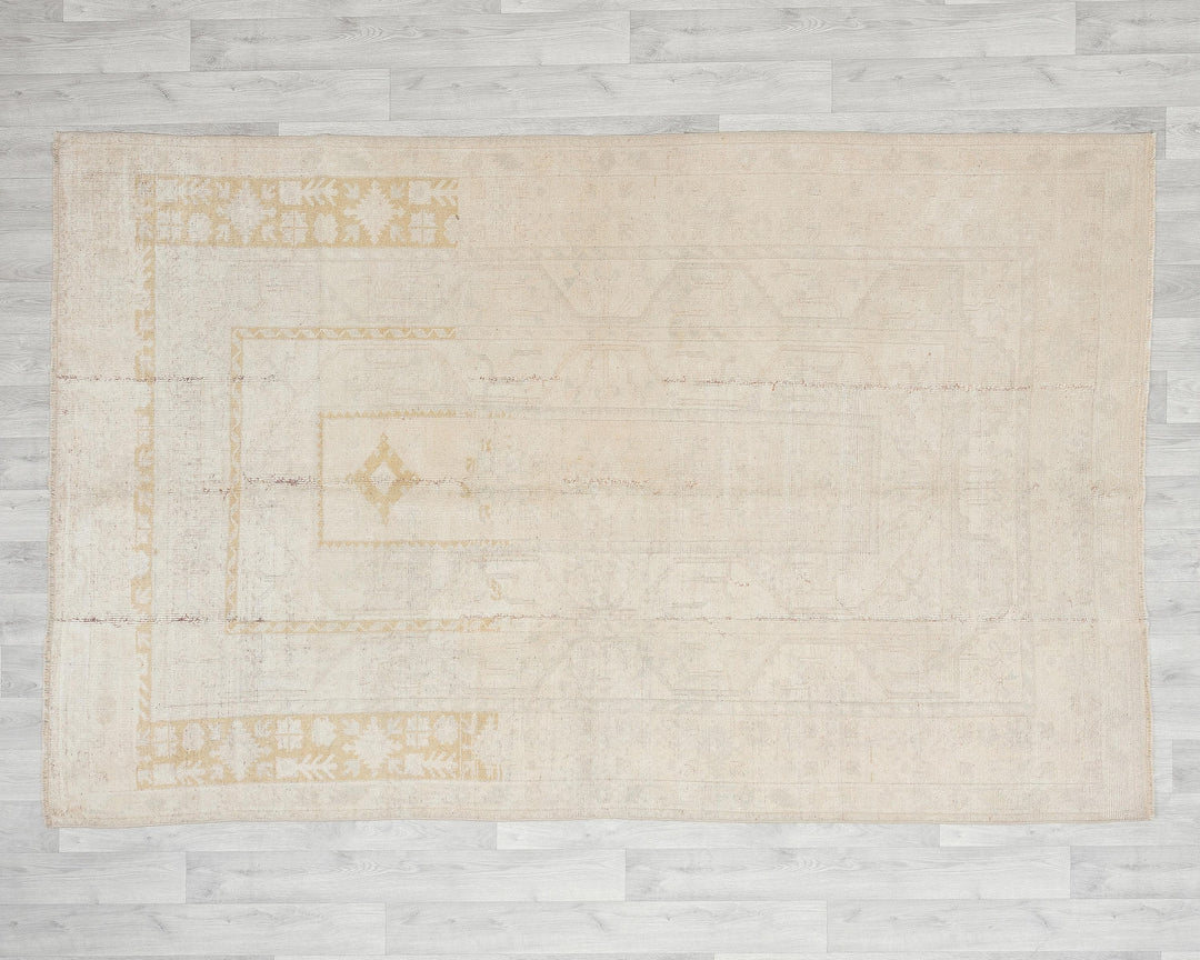 Beige Oushak Rug 5' 5" x 8' | No. VR30911