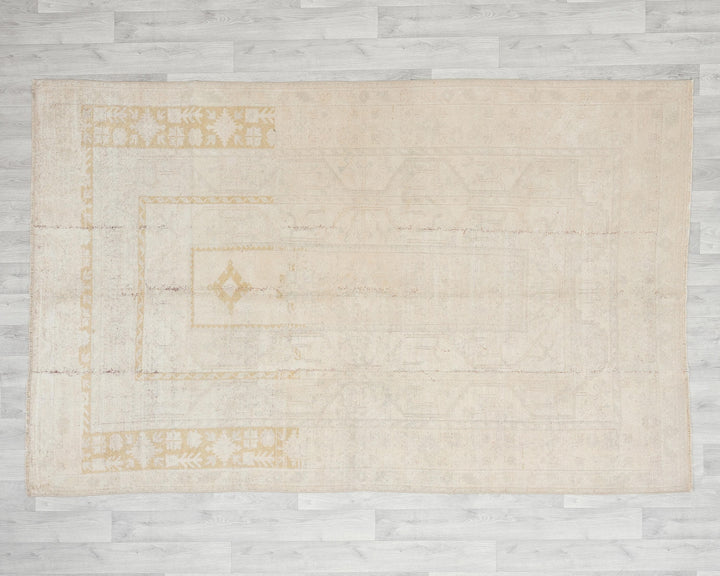 Beige Oushak Rug 5' 5" x 8' | No. VR30911