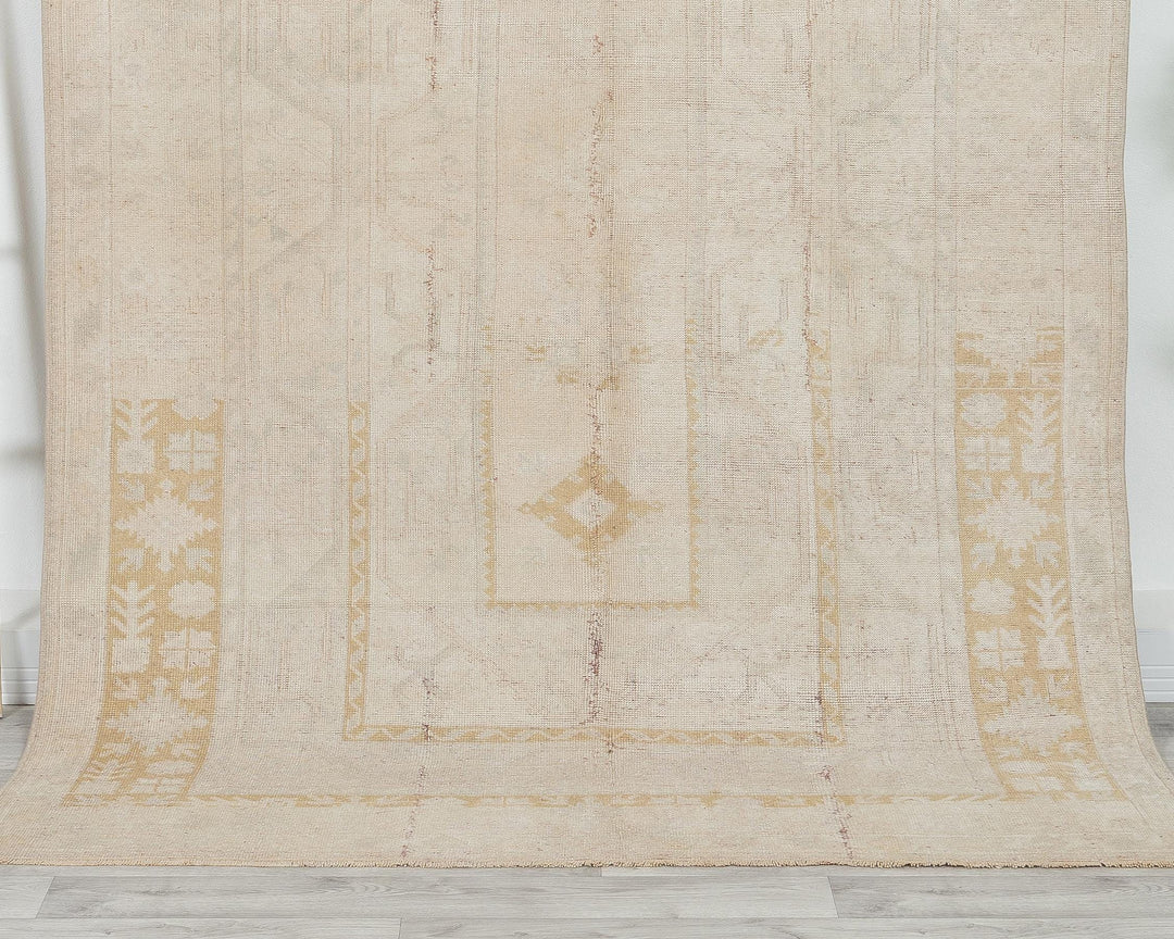 Beige Oushak Rug 5' 5" x 8' | No. VR30911