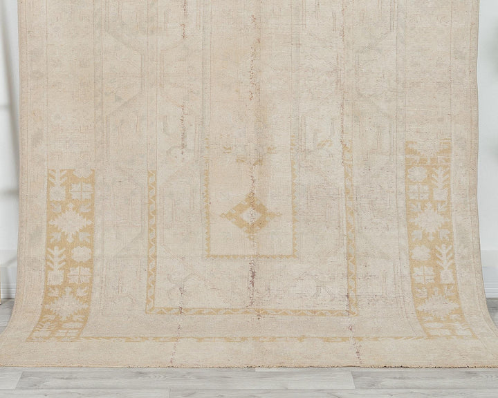 Beige Oushak Rug 5' 5" x 8' | No. VR30911