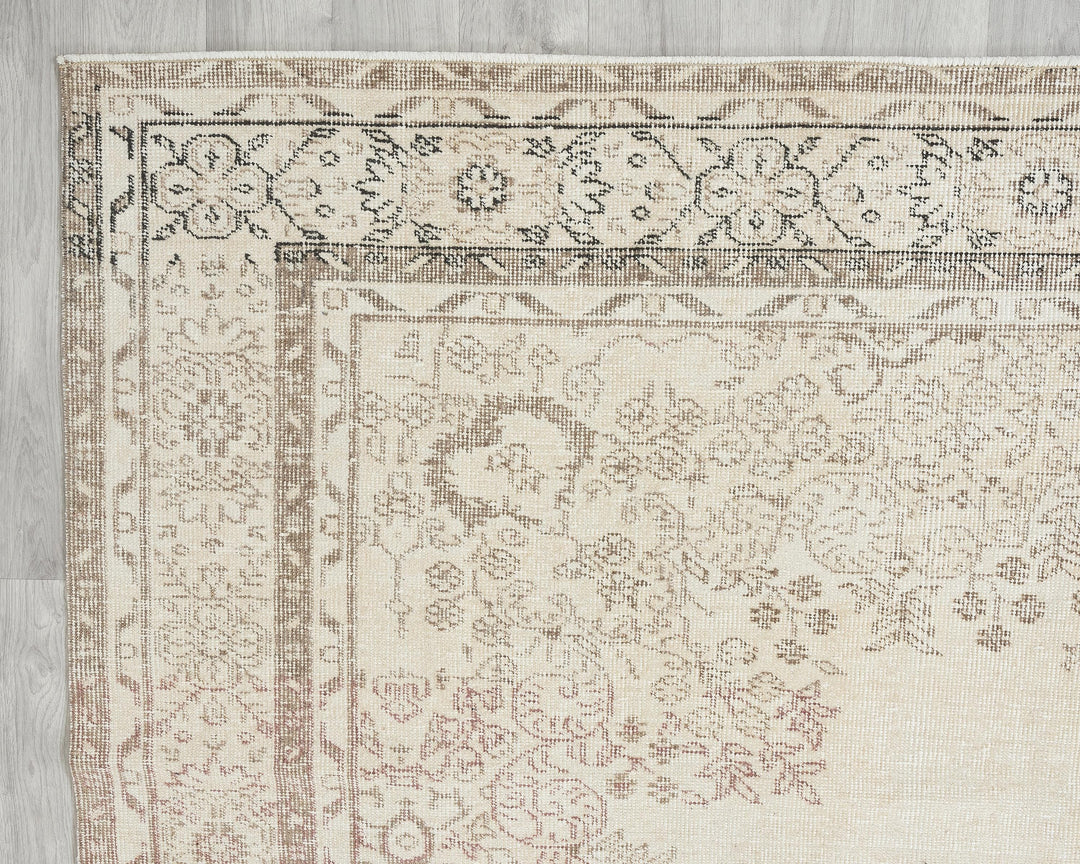 Beige Oushak Rug 6' 11" x 10' 5" | No. VR28050
