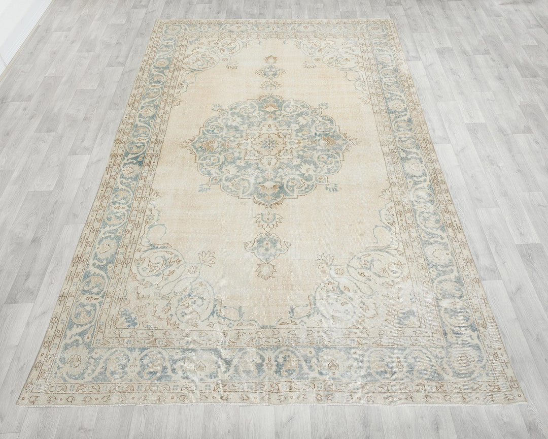 Beige Oushak Rug 6' 10" x 10' 10" | No. VR82938