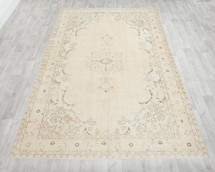 Beige Oushak Rug 6' 10" x 10' 2" | No. VR97753