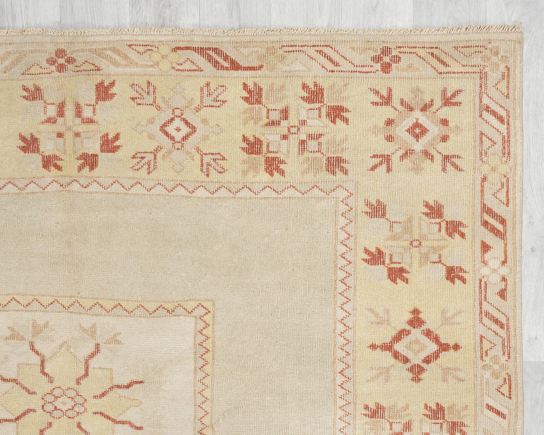 Beige Oushak Rug 5' 5" x 7' 11" | No. VR91414