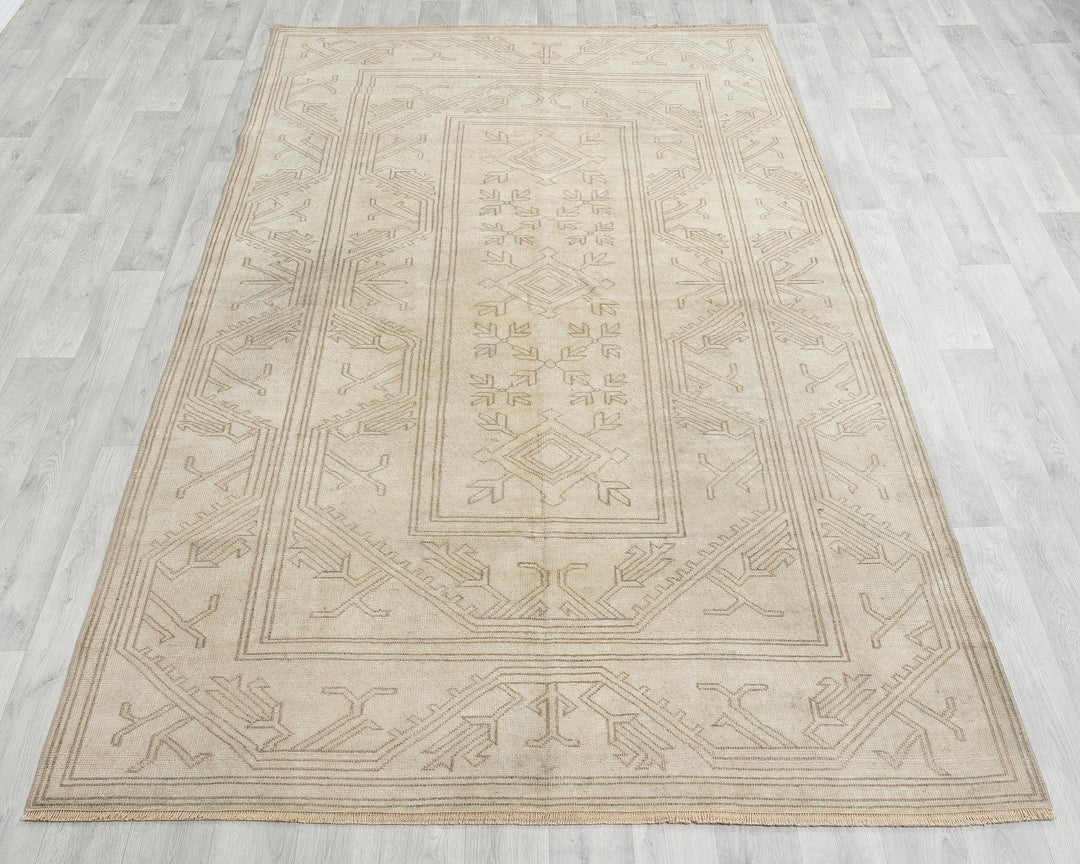 Beige Oushak Rug 5' 1" x 8' 2" | No. VR20050