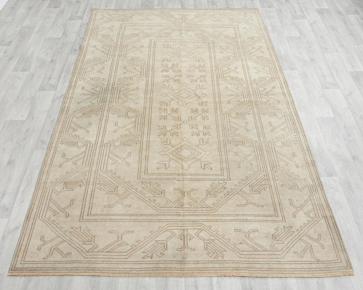 Beige Oushak Rug 5' 1" x 8' 2" | No. VR20050