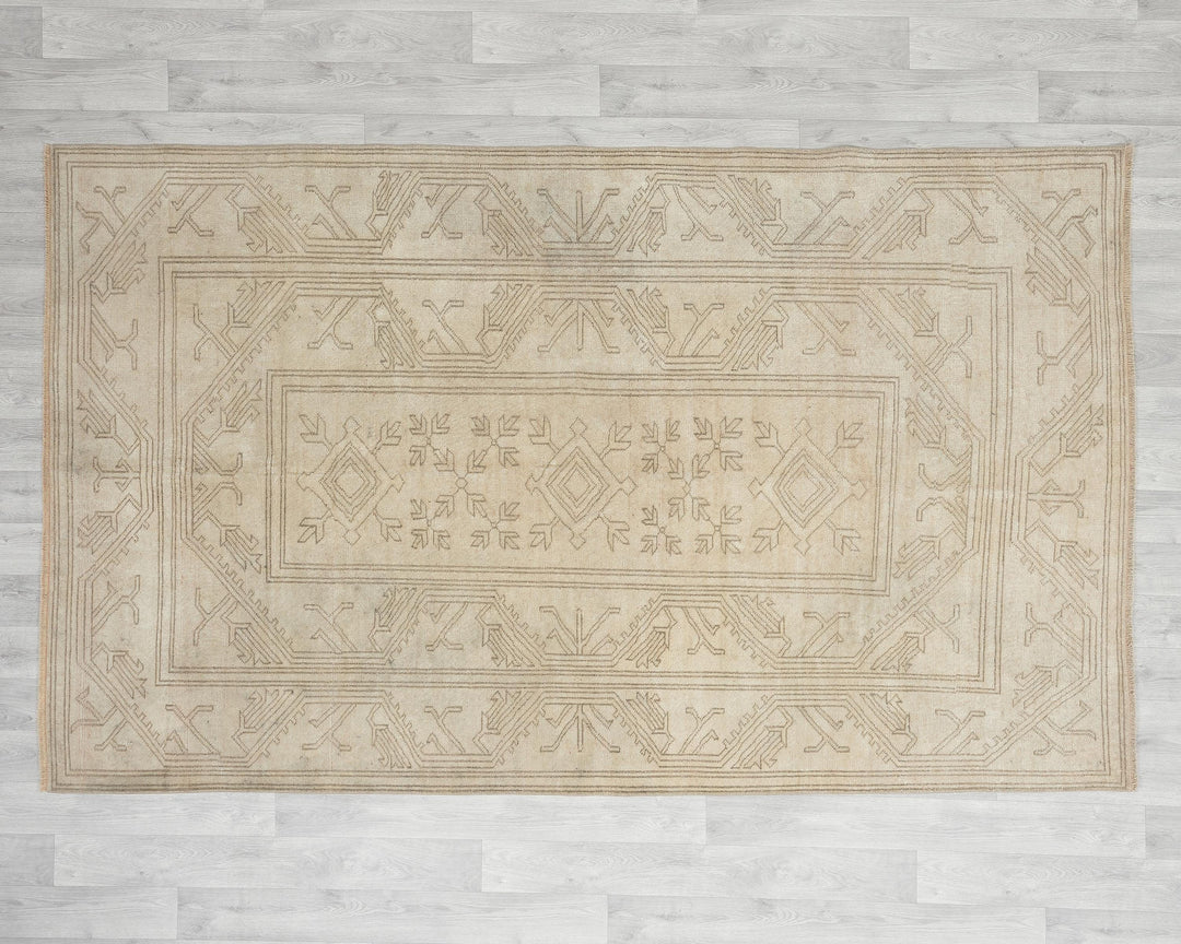 Beige Oushak Rug 5' 1" x 8' 2" | No. VR20050