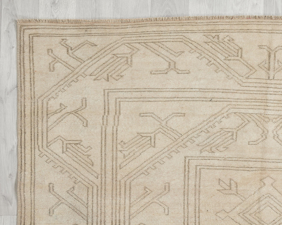 Beige Oushak Rug 5' 1" x 8' 2" | No. VR20050