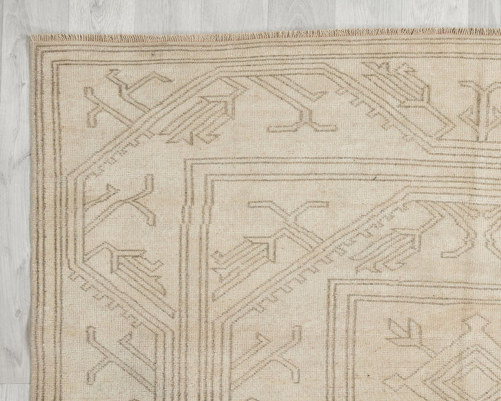 Beige Oushak Rug 5' 1" x 8' 2" | No. VR20050